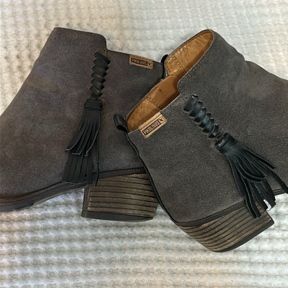 PIKOLINOS -SUADE/LEATHER Fringe Ankle Bootie - Gray & Black. Size 38 (US 7.5/8) - Picture 7 of 8